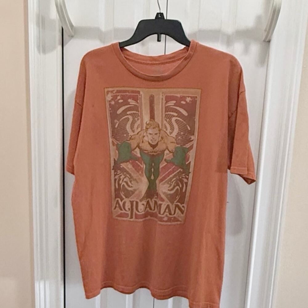 Aquaman DC Comics XL graphic tee orange 100% cotton. Original blonde Aquaman.